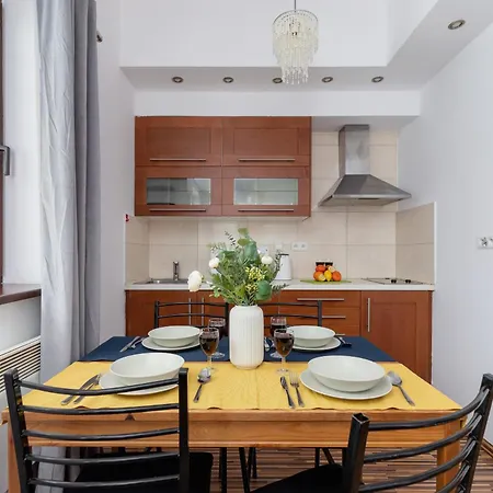 Cozy Nosal Jaszczurowka By Renters דירה זקופאנה